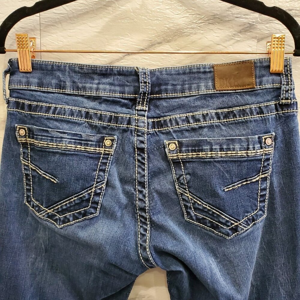 BKE Buckle Sabrina Jeans Women Size 26L Blue Stretch Denim Straight Embroidered